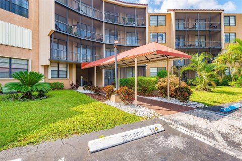 Condo in Hollywood, Florida, 2 bedrooms  № 1057825 - photo 2