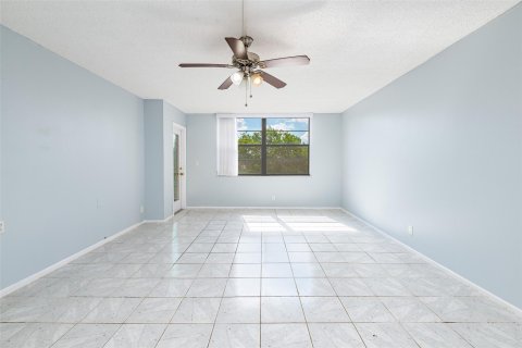 Condo in Hollywood, Florida, 2 bedrooms  № 1057825 - photo 24