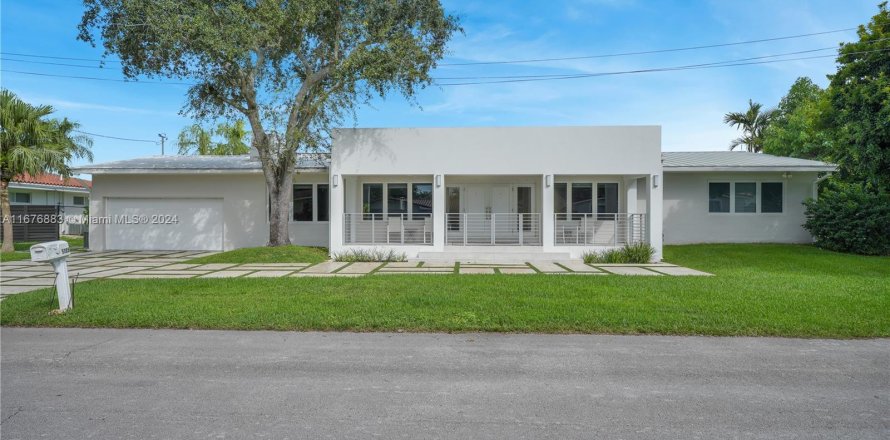 House in Miami, Florida 4 bedrooms, 410.26 sq.m. № 1403009