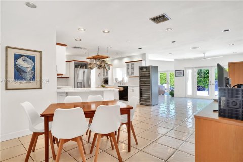 Casa en venta en Miami, Florida, 4 dormitorios, 410.26 m2 № 1403009 - foto 11