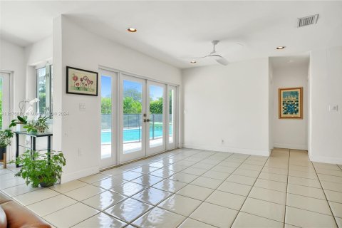 Villa ou maison à vendre à Miami, Floride: 4 chambres, 410.26 m2 № 1403009 - photo 9