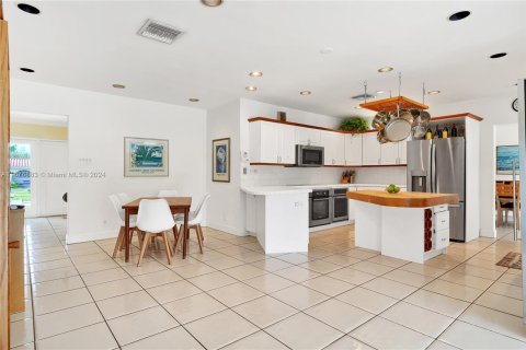 Casa en venta en Miami, Florida, 4 dormitorios, 410.26 m2 № 1403009 - foto 12