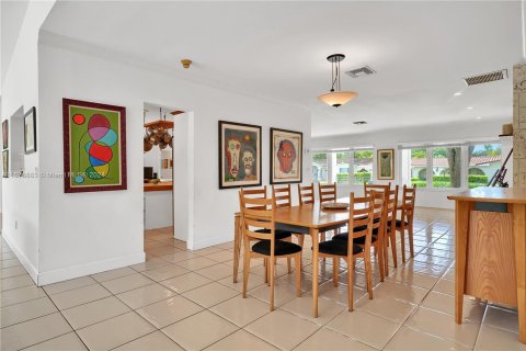 Casa en venta en Miami, Florida, 4 dormitorios, 410.26 m2 № 1403009 - foto 6