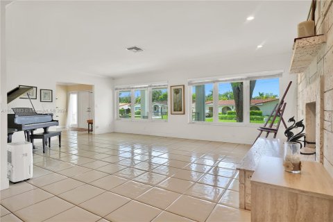 Villa ou maison à vendre à Miami, Floride: 4 chambres, 410.26 m2 № 1403009 - photo 5