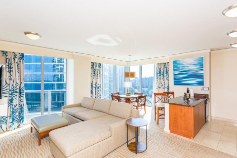 Condominio en venta en Sunny Isles Beach, Florida, 1 dormitorio, 94.85 m2 № 1402965 - foto 2