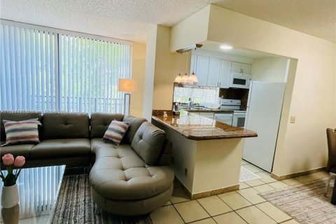 Condo in Sunny Isles Beach, Florida, 1 bedroom  № 1046903 - photo 2