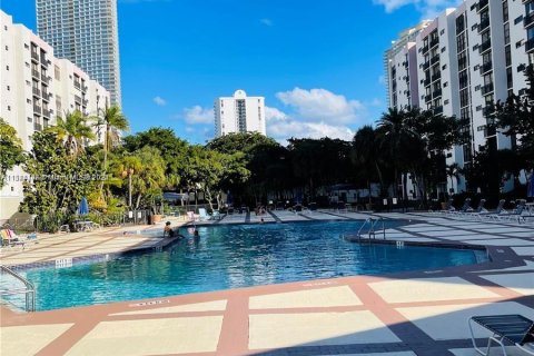 Condominio en venta en Sunny Isles Beach, Florida, 1 dormitorio, 71.26 m2 № 1046903 - foto 13