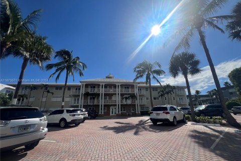 Copropriété à vendre à Hillsboro Beach, Floride: 2 chambres, 83.61 m2 № 1398115 - photo 2