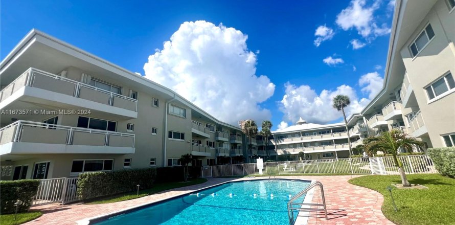 Condo à Hillsboro Beach, Floride, 2 chambres  № 1398115