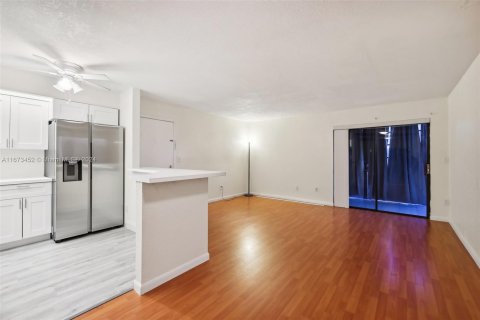 Copropriété à vendre à Tamarac, Floride: 2 chambres, 76.18 m2 № 1398114 - photo 11