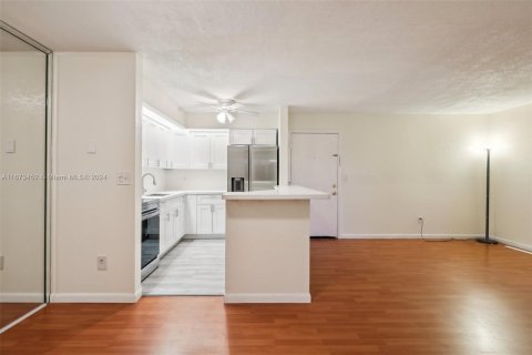 Copropriété à vendre à Tamarac, Floride: 2 chambres, 76.18 m2 № 1398114 - photo 12