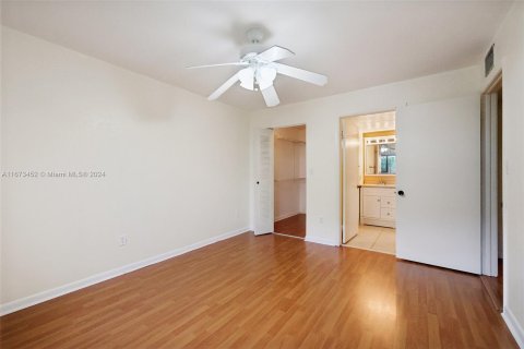 Condo in Tamarac, Florida, 2 bedrooms  № 1398114 - photo 23