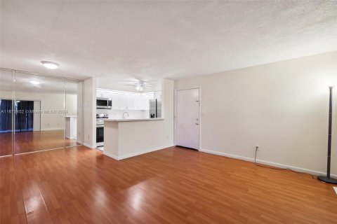 Copropriété à vendre à Tamarac, Floride: 2 chambres, 76.18 m2 № 1398114 - photo 6