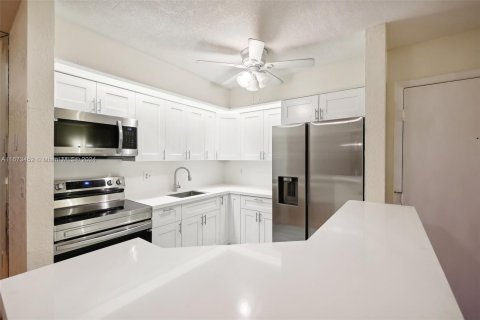 Copropriété à vendre à Tamarac, Floride: 2 chambres, 76.18 m2 № 1398114 - photo 18