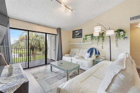 Condo in Coral Springs, Florida, 2 bedrooms  № 1398116 - photo 2