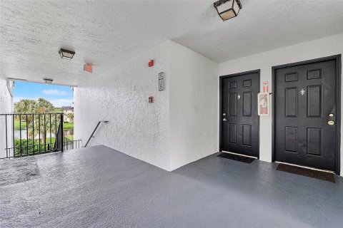 Condo in Coral Springs, Florida, 2 bedrooms  № 1398116 - photo 6