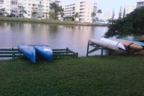 Condo in Aventura, Florida, 1 bedroom  № 1222139 - photo 24