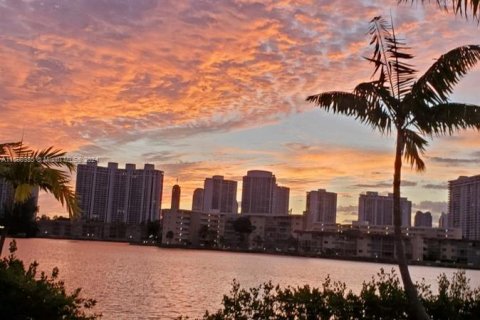 Condo in Aventura, Florida, 1 bedroom  № 1222139 - photo 29