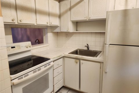 Condo in Aventura, Florida, 1 bedroom  № 1222139 - photo 5