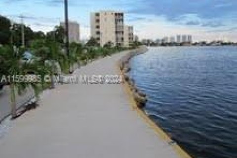 Condominio en venta en Aventura, Florida, 1 dormitorio, 70.88 m2 № 1222139 - foto 22