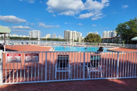 Condominio en venta en Aventura, Florida, 1 dormitorio, 70.88 m2 № 1222139 - foto 19