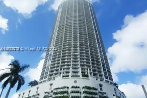 Condo in Miami, Florida, 1 bedroom  № 1222053 - photo 17