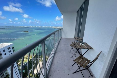 Condo in Miami, Florida, 1 bedroom  № 1222053 - photo 2