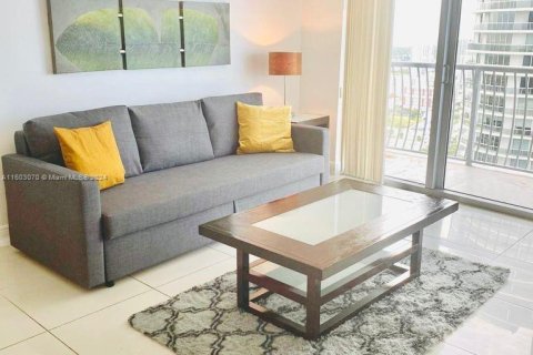 Condo in Miami, Florida, 1 bedroom  № 1222053 - photo 3