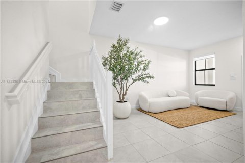 Townhouse in Miami, Florida 3 bedrooms, 157.47 sq.m. № 1375581 - photo 5