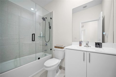 Townhouse in Miami, Florida 3 bedrooms, 157.47 sq.m. № 1375581 - photo 28