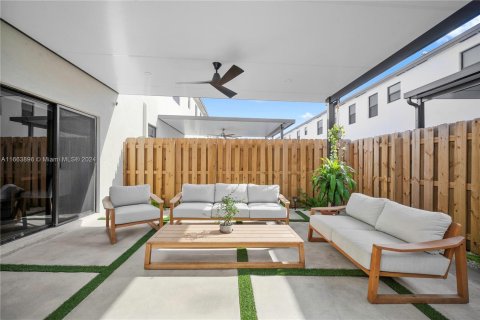 Townhouse in Miami, Florida 3 bedrooms, 157.47 sq.m. № 1375581 - photo 13