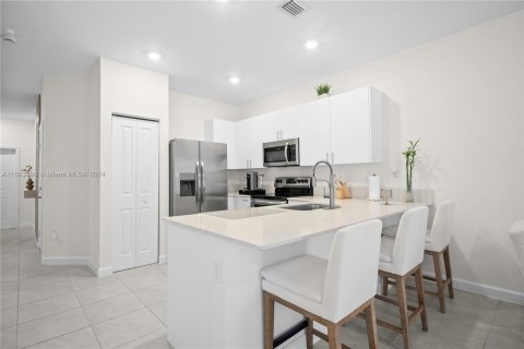 Townhouse in Miami, Florida 3 bedrooms, 157.47 sq.m. № 1375581 - photo 18