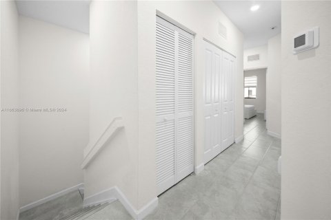 Townhouse in Miami, Florida 3 bedrooms, 157.47 sq.m. № 1375581 - photo 19