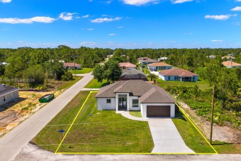 House in Lehigh Acres, Florida 4 bedrooms № 1375542 - photo 3