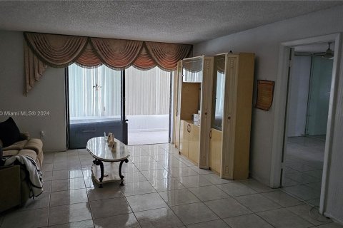 Condo in Lauderdale Lakes, Florida, 2 bedrooms  № 1160187 - photo 2