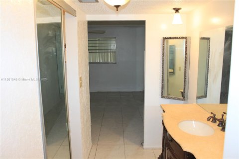 Copropriété à vendre à Lauderdale Lakes, Floride: 2 chambres, 102.38 m2 № 1160187 - photo 15