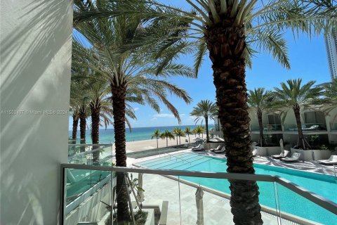 Copropriété à vendre à Sunny Isles Beach, Floride: 21.37 m2 № 1072224 - photo 1