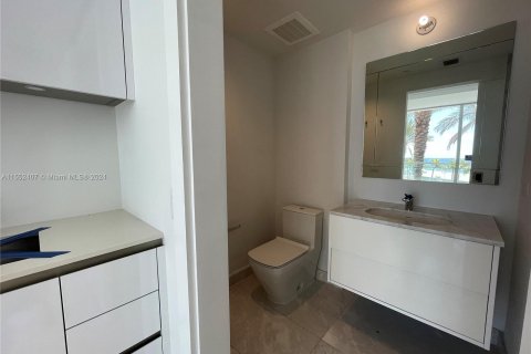 Copropriété à vendre à Sunny Isles Beach, Floride: 21.37 m2 № 1072224 - photo 4