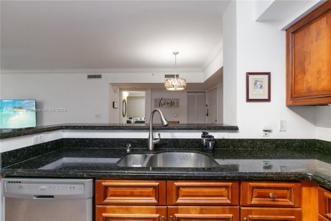 Condo in Hollywood, Florida, 2 bedrooms  № 1396247 - photo 12