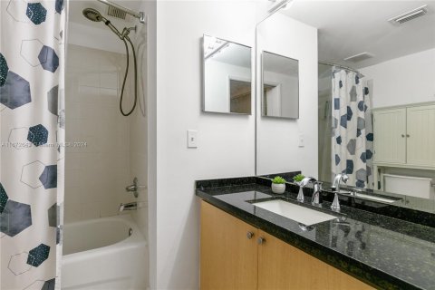 Condo in Hollywood, Florida, 2 bedrooms  № 1396247 - photo 22