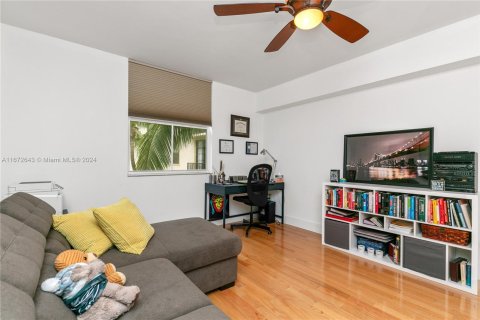 Condo in Hollywood, Florida, 2 bedrooms  № 1396247 - photo 18