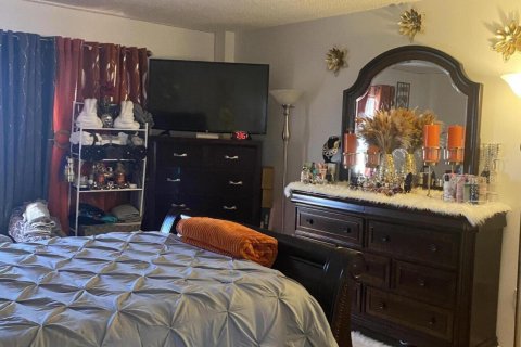 Condo in Lauderhill, Florida, 1 bedroom  № 1026599 - photo 11