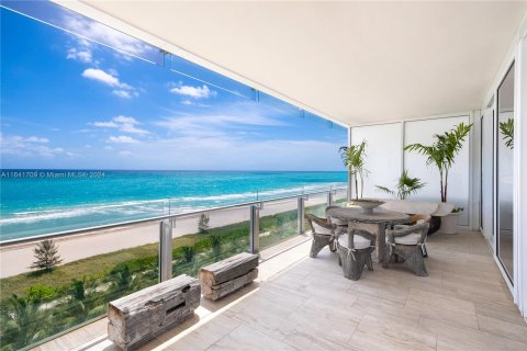 Condominio en venta en Surfside, Florida, 4 dormitorios, 494.33 m2 № 1320963 - foto 13