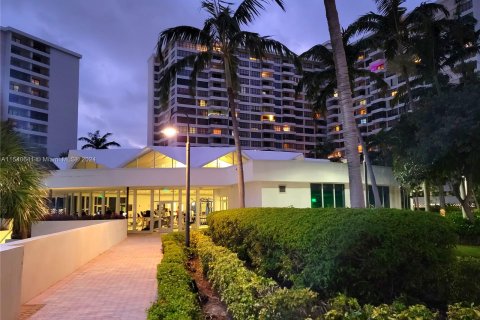 Condominio en venta en Hallandale Beach, Florida, 2 dormitorios, 146.79 m2 № 1033562 - foto 24