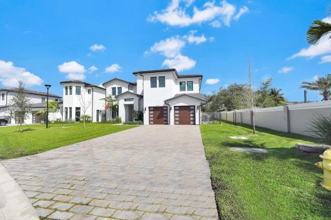 Casa en venta en Hollywood, Florida, 6 dormitorios, 442.59 m2 № 1387877 - foto 9