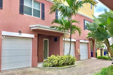 Condo in Fort Lauderdale, Florida, 2 bedrooms  № 1388060 - photo 2