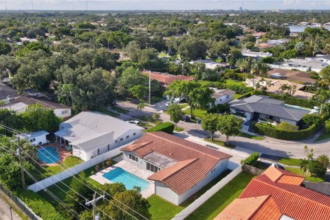 Villa ou maison à vendre à Miami, Floride: 4 chambres, 254.55 m2 № 1387875 - photo 5