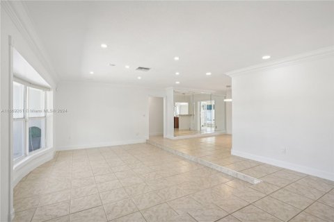 House in Miami, Florida 4 bedrooms, 254.55 sq.m. № 1387875 - photo 27