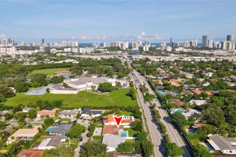 Villa ou maison à vendre à Miami, Floride: 4 chambres, 254.55 m2 № 1387875 - photo 6