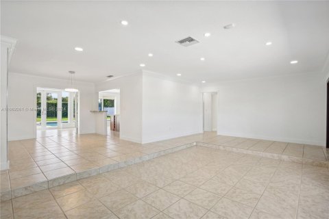 House in Miami, Florida 4 bedrooms, 254.55 sq.m. № 1387875 - photo 24